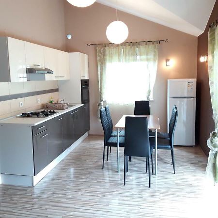 Apartments Laura i Angelina Tribalj Eksteriør billede