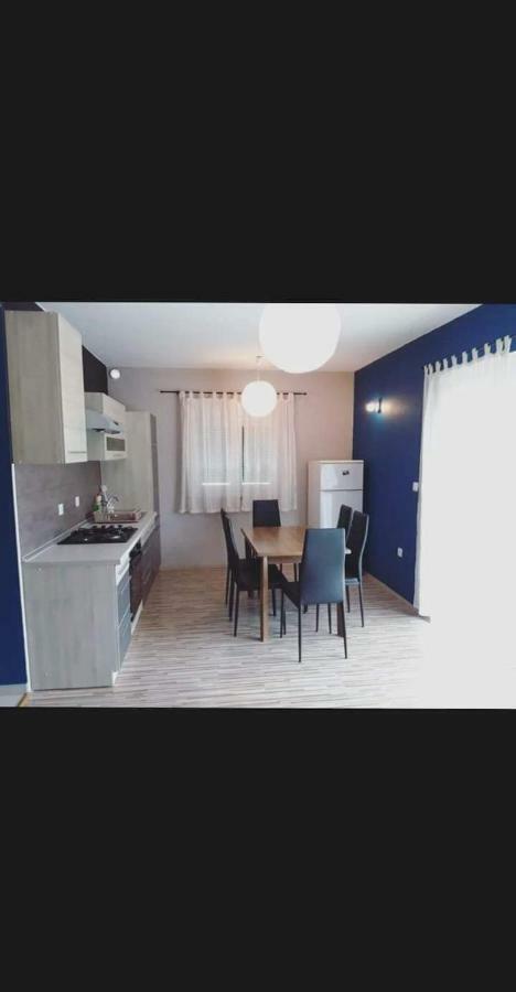 Apartments Laura i Angelina Tribalj Eksteriør billede