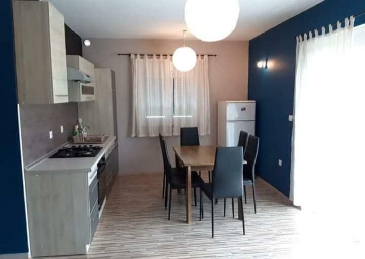 Apartments Laura i Angelina Tribalj Eksteriør billede